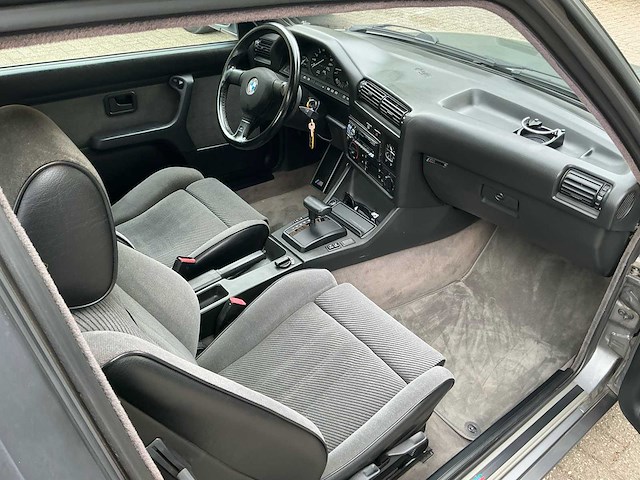 Bmw 325i 325 i oldtimer - afbeelding 24 van  46