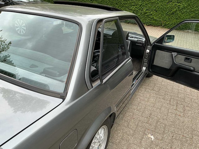 Bmw 325i 325 i oldtimer - afbeelding 26 van  46