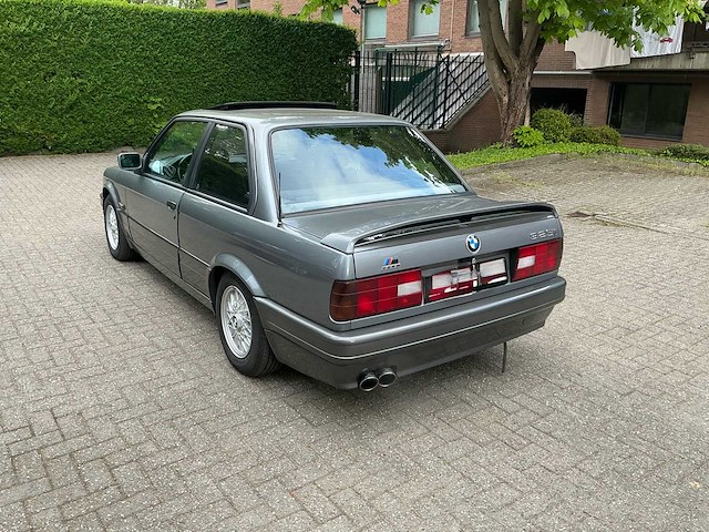 Bmw 325i 325 i oldtimer - afbeelding 35 van  46