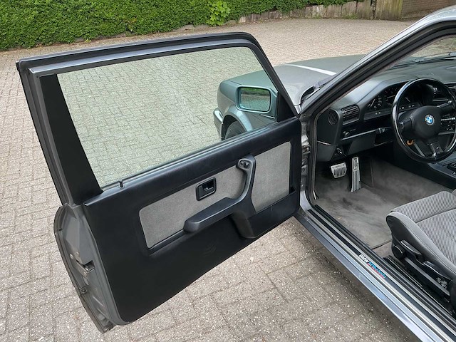 Bmw 325i 325 i oldtimer - afbeelding 28 van  30