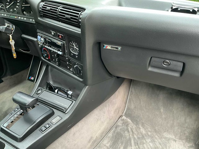 Bmw 325i 325 i oldtimer - afbeelding 27 van  46