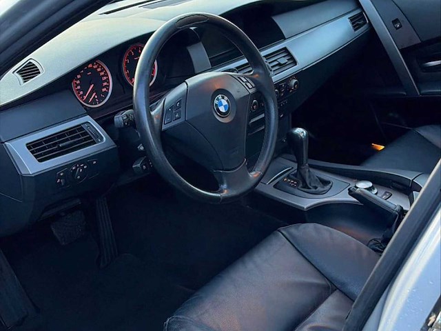 Bmw 525 i touring 3.0 2004 - afbeelding 8 van  9