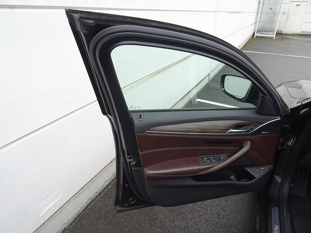 Bmw 530e - afbeelding 16 van  19