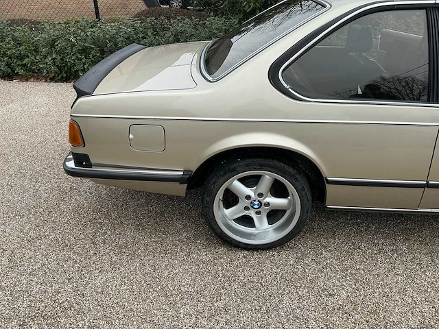 Bmw 635 csi oldtimer - afbeelding 24 van  46