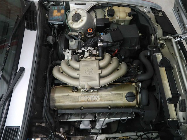 Bmw e30 320 cabriolet - afbeelding 17 van  63