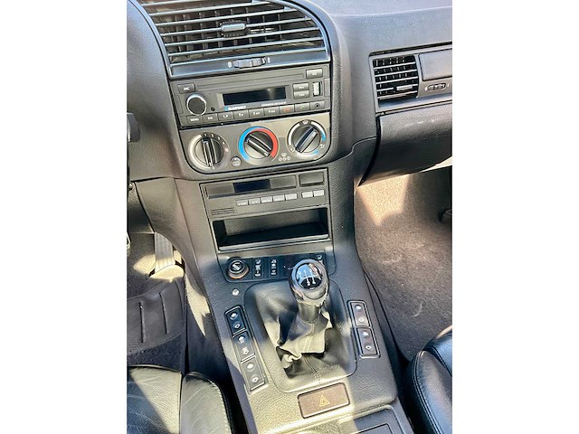 Bmw e36 320i cabrio (hardtop) - lage km en nette staat - afbeelding 15 van  38