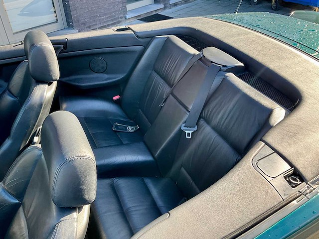 Bmw e36 320i cabrio (hardtop) - lage km en nette staat - afbeelding 26 van  38