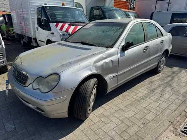 Bmw / mercedes - 320d / 1 serie d / c200 cdi - afbeelding 1 van  4