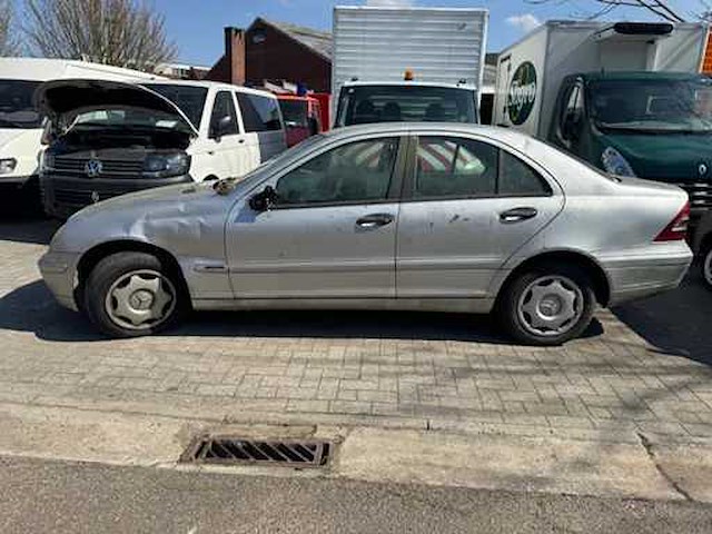 Bmw / mercedes - 320d / 1 serie d / c200 cdi - afbeelding 2 van  4