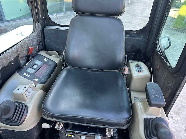 Bobcat - 2010 - 331 - minigraafmachine - afbeelding 36 van  43