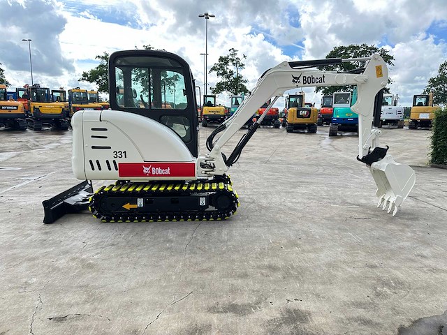 Bobcat - 2010 - 331 - minigraafmachine - afbeelding 4 van  40