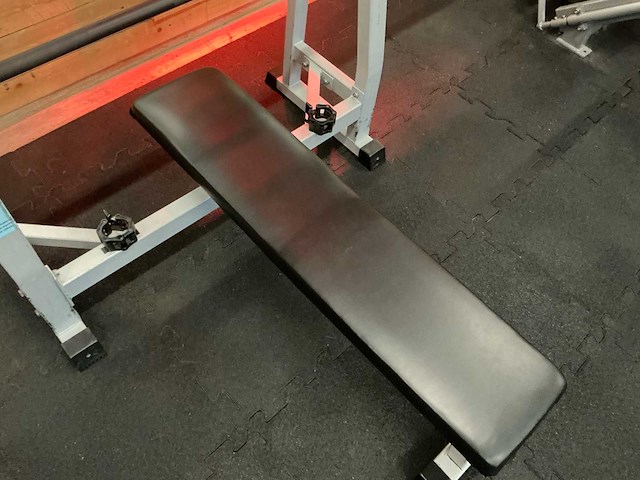 Body solid bench trainingsbank - afbeelding 7 van  8