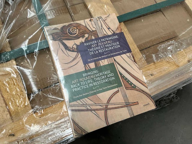 Boek “bringing art nouveau heritage back to life” (252x) - afbeelding 1 van  3