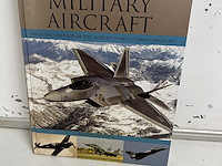 Boek encyclopedia of military aircraft - afbeelding 1 van  1