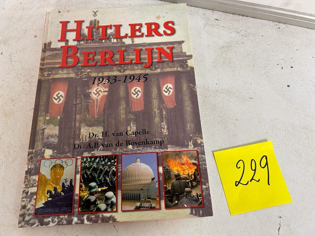 Boek hitler's berlijn - afbeelding 1 van  1