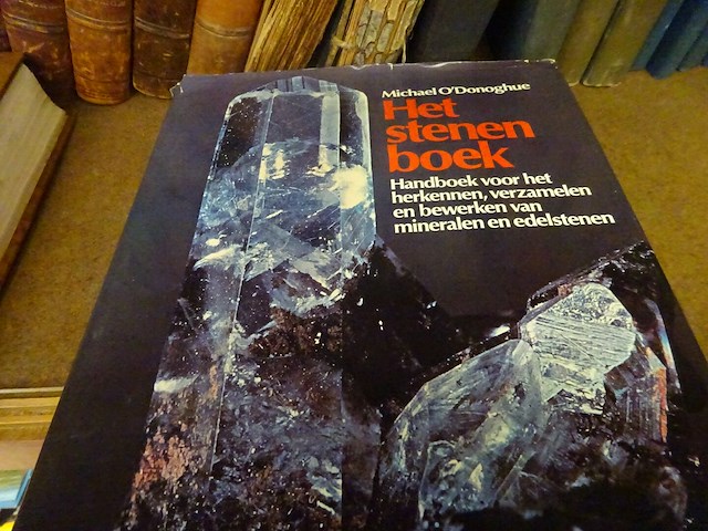 Boek over stenen - afbeelding 1 van  3