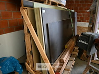 Bok met div soorten houten platen - afbeelding 1 van  2