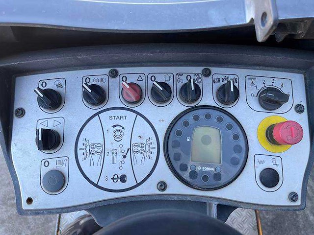 Bomag - bw 100 adm 5 - asfaltwals - 2016 - afbeelding 6 van  16