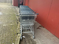 Boodschappen karren en interne boodschappen mandjes op rollen. - afbeelding 1 van  8