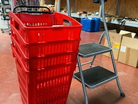 Boodschappenmanden op wielen (4x) en 1x huishoudtrapje - afbeelding 1 van  6