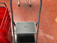 Boodschappenmanden op wielen (4x) en 1x huishoudtrapje - afbeelding 4 van  6