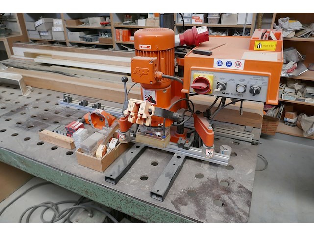 Boor-en beslagmachine blum - afbeelding 1 van  7