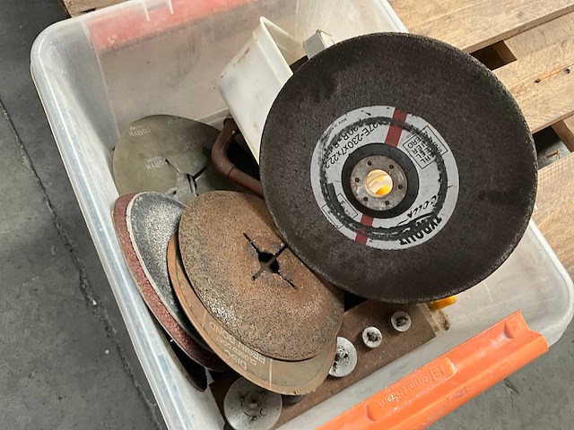 Boorconstructie/machine op metalen onderstel - afbeelding 17 van  24