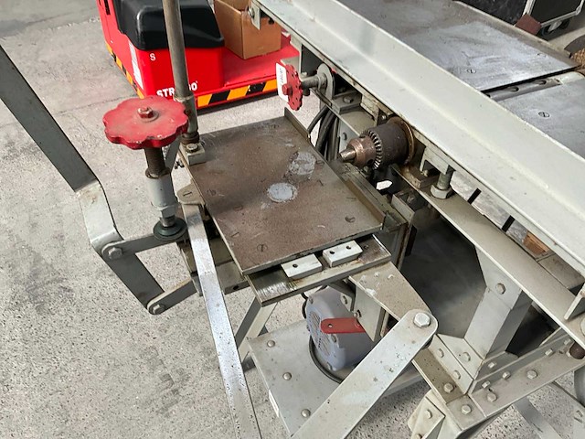 Boorconstructie/machine op metalen onderstel - afbeelding 19 van  24