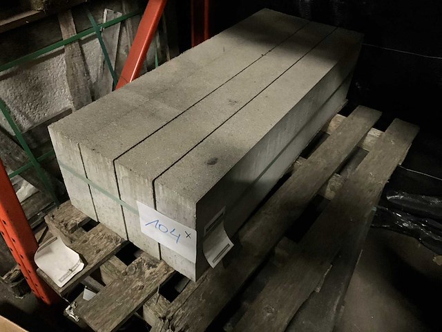 Boordstenen 4 stuks - afbeelding 1 van  2
