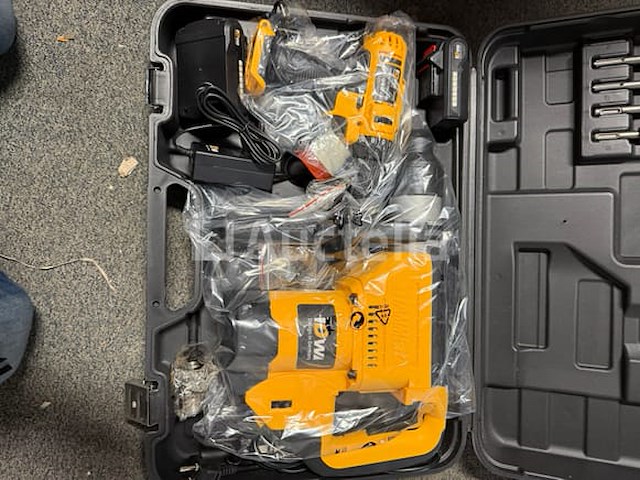 Boorhamer en accu schroevendraaier in koffer en accu slagmoer sleutel - afbeelding 4 van  6