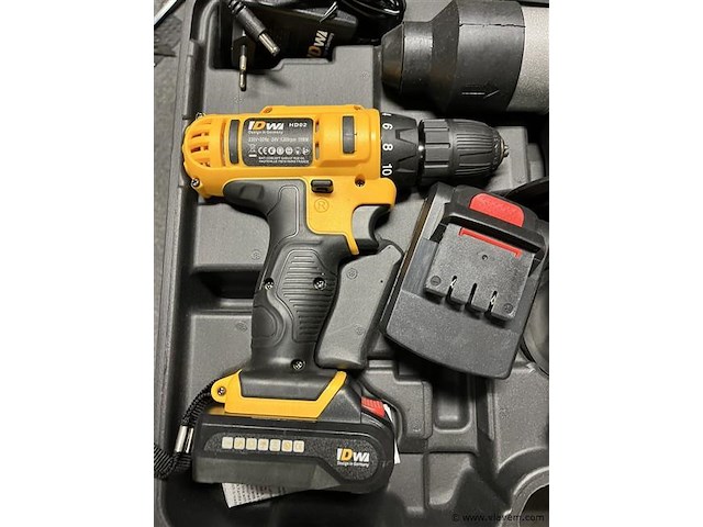 Boorhamer en accu schroevendraaier in koffer - afbeelding 3 van  5