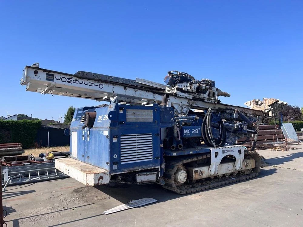 Boorinstallaties, rupshijskranen en bouwmaterieel