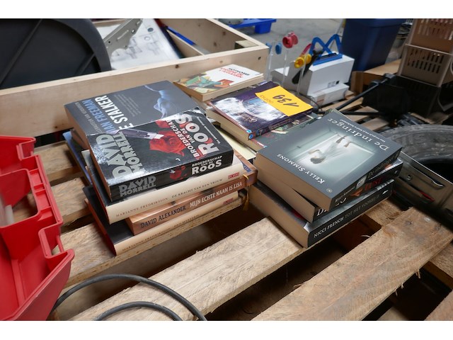 Boormachine + boeken - afbeelding 3 van  3