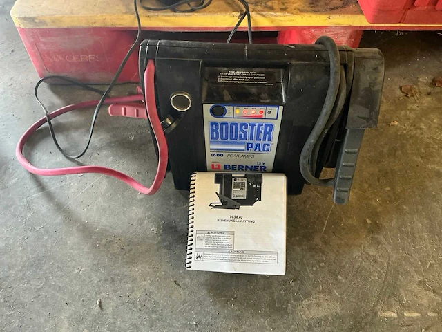 Booster pac 12v 1600 peak amps acculader - afbeelding 1 van  2