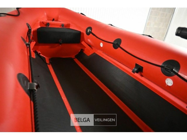 Boot highfield met buitenboordmotor en met strandtrailer - afbeelding 9 van  14