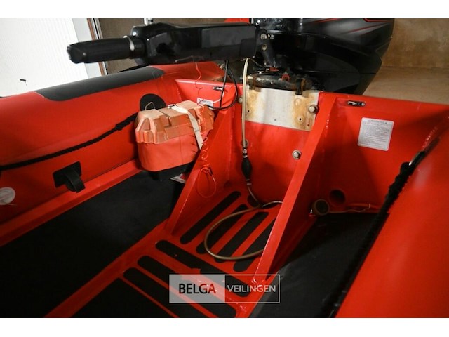 Boot highfield met buitenboordmotor en met strandtrailer - afbeelding 10 van  14