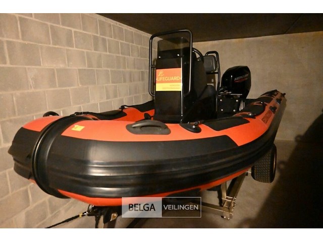 Boot highfield met buitenboordmotor en met strandtrailer - afbeelding 1 van  10