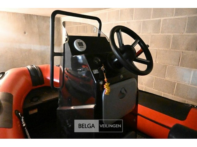 Boot highfield met buitenboordmotor en met strandtrailer - afbeelding 4 van  10