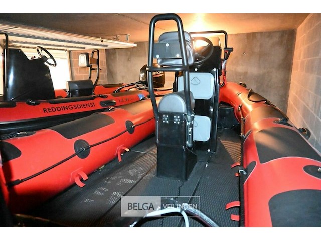 Boot highfield met buitenboordmotor en met strandtrailer - afbeelding 6 van  10