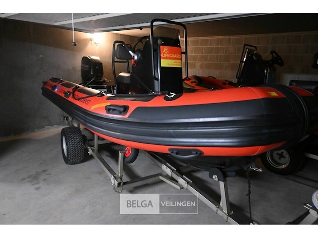 Boot highfield met buitenboordmotor - afbeelding 1 van  12