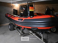Boot highfield met buitenboordmotor