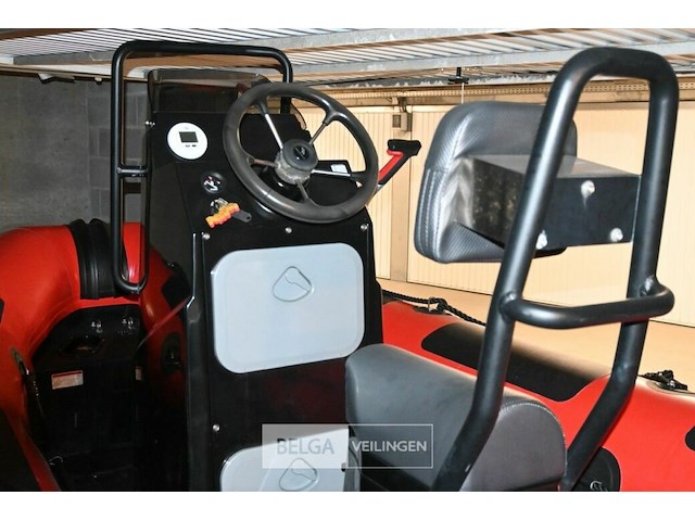 Boot highfield met buitenboordmotor - afbeelding 10 van  12