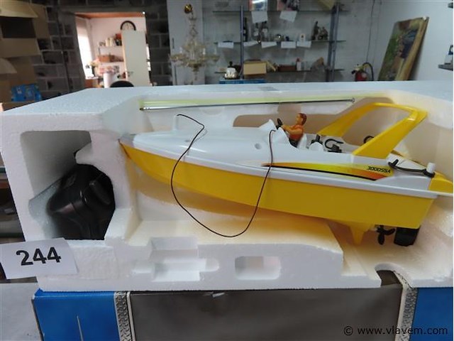 Boot telegeleid banana boat - afbeelding 4 van  5