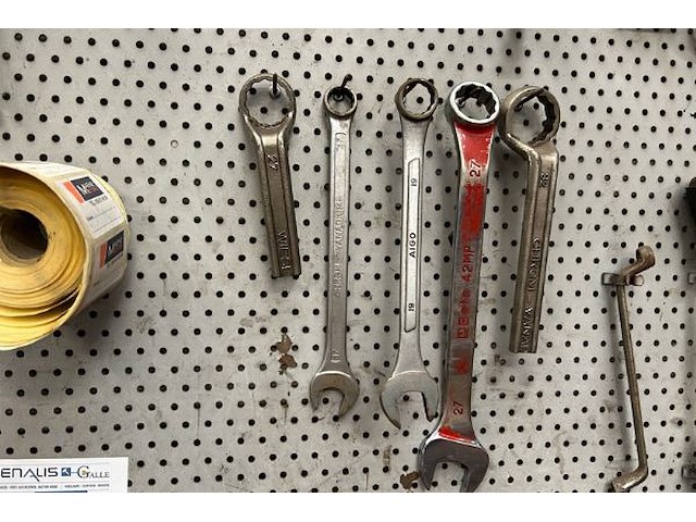 Bord met gereedschap - afbeelding 4 van  4