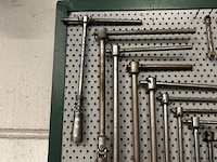 Bord met gereedschap - afbeelding 2 van  4