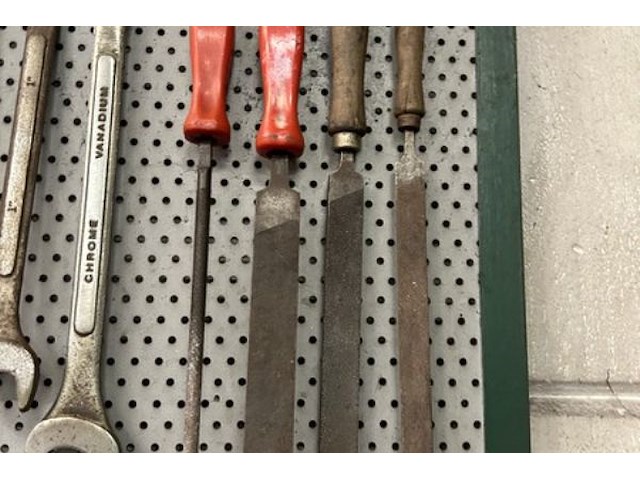 Bord met gereedschap - afbeelding 3 van  4