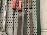 Bord met gereedschap - afbeelding 3 van  4