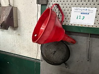 Bord met gereedschap - afbeelding 4 van  4