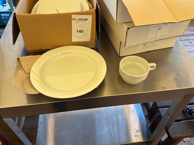 Borden en soepkommen - afbeelding 1 van  5