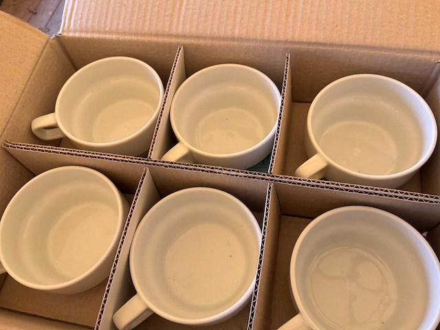 Borden en soepkommen - afbeelding 4 van  5